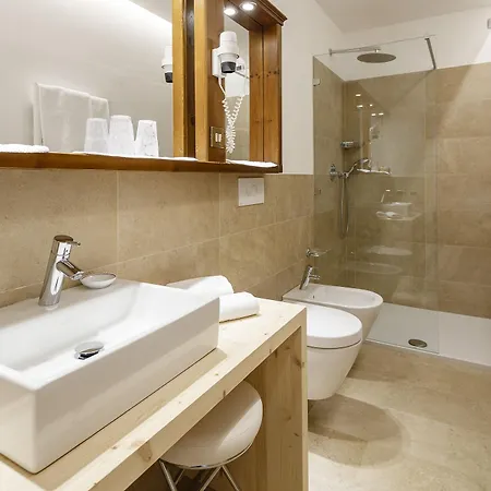 Otel Menardi 3*