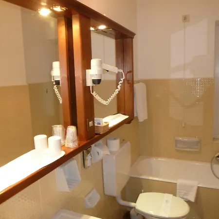 Menardi Otel