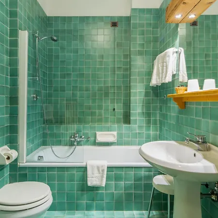 Otel Menardi 3*
