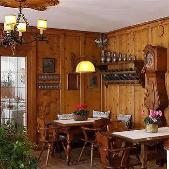 Otel Menardi