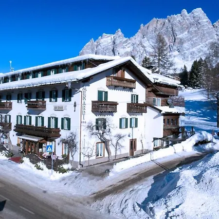 Otel Menardi 3*